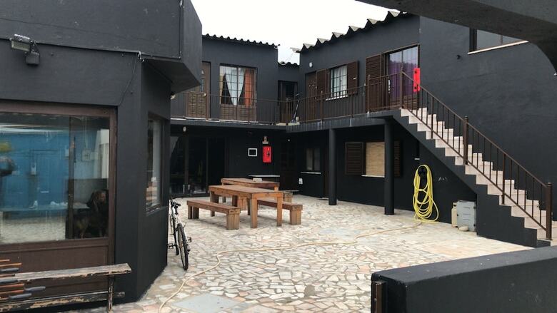 Hostal Another Surf Camp Baleal