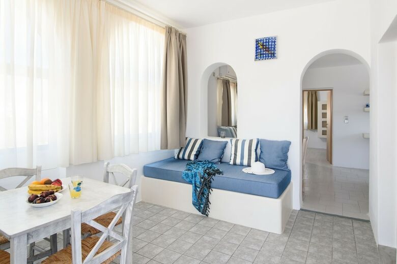 Villa George Santorini