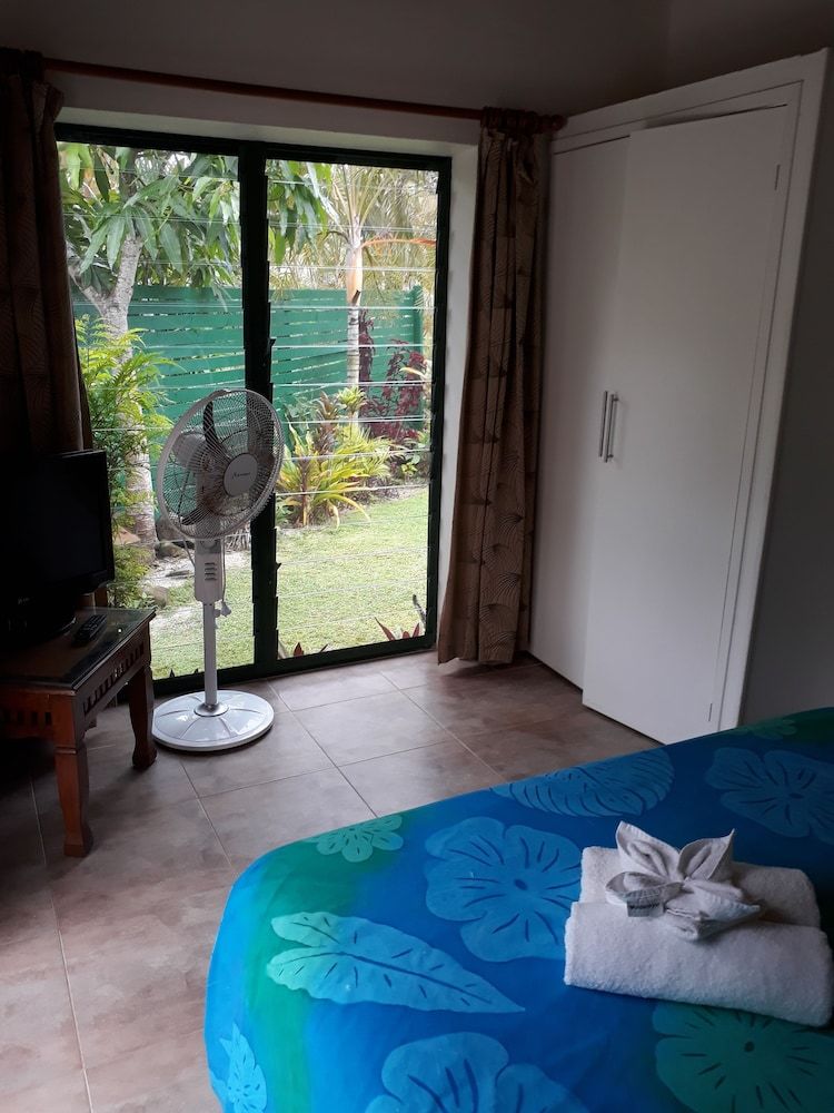 Villa Dorothy's Muri Beach Bungalows