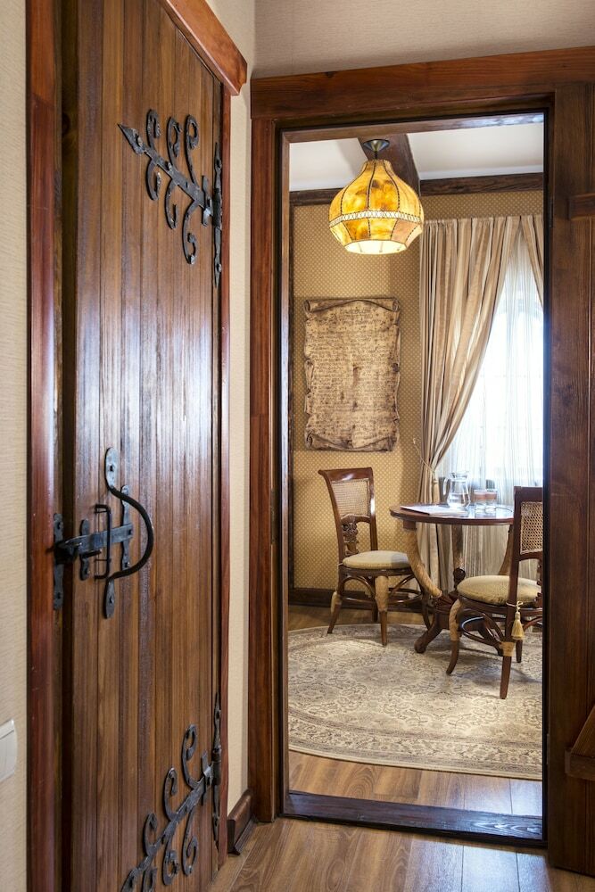 Historical Hotel Fortetsya Hetmana