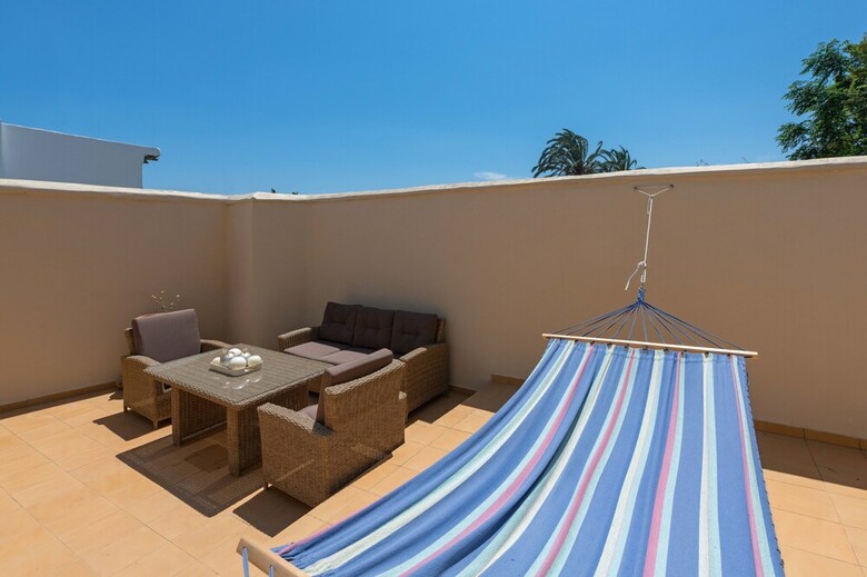 Apartamentos Loutra House