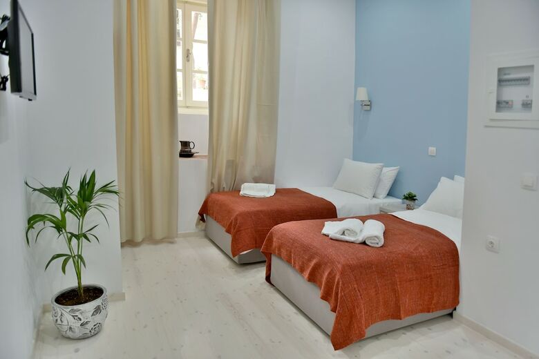 Hotel Douskos Port House