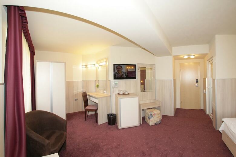 Hotel Eden Grand Resort