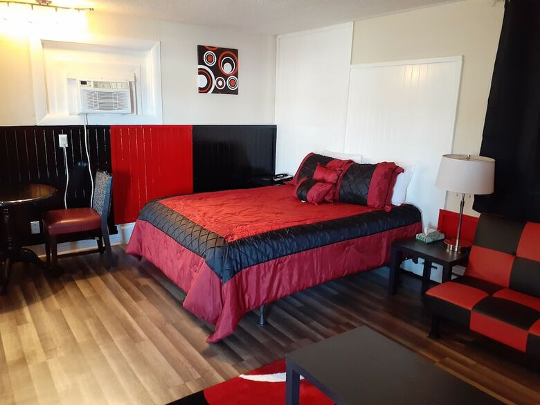 Town Line Motel