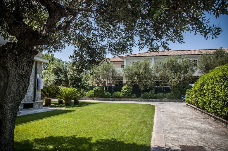Hotel Residence Oliveto A Mare