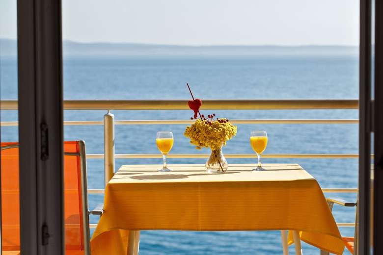 Ark Beach Hotel