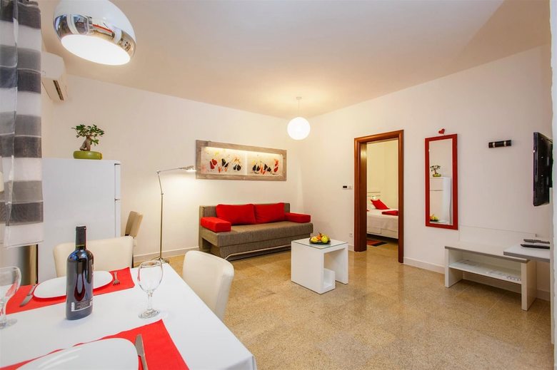 Ark Beach Hotel