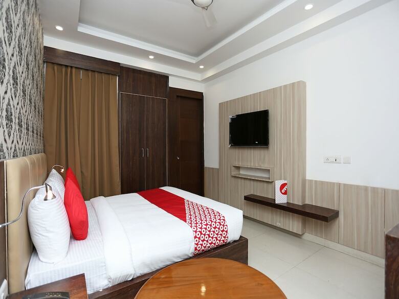 Hotel Oyo 14481 Almati Inn