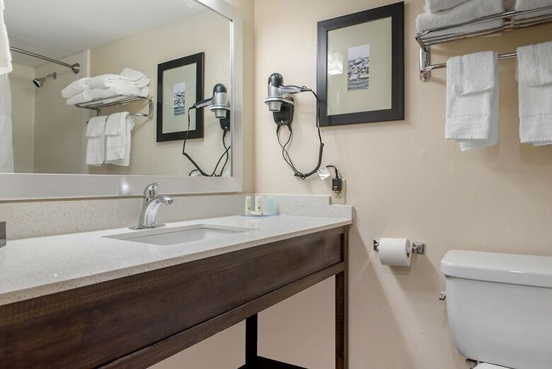 Hotel Quality Inn And Conference Center