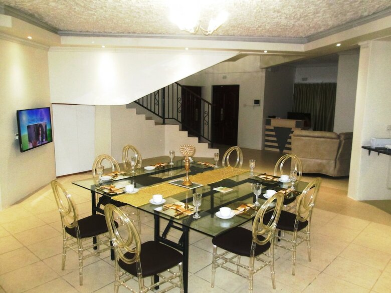 Bed & Breakfast King Base Guesthouse B & B