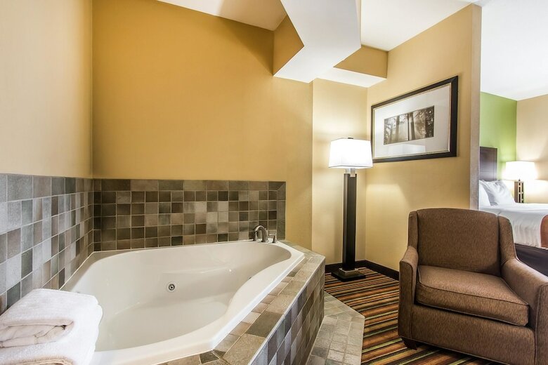 Hotel Comfort Suites Jackson I-40