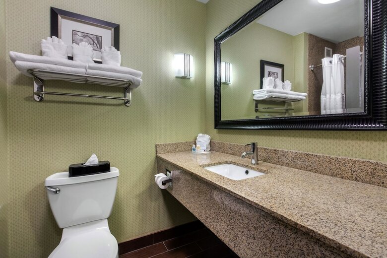 Hotel Comfort Suites Jackson I-40