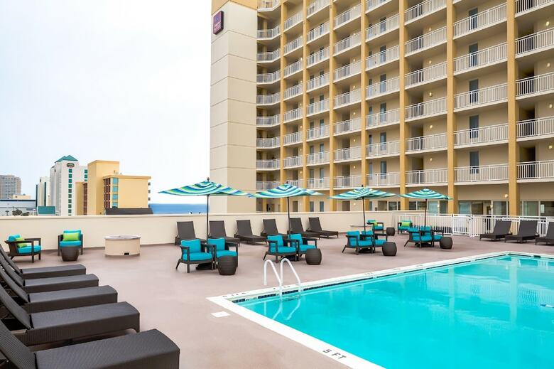 Hotel Comfort Suites Beachfront
