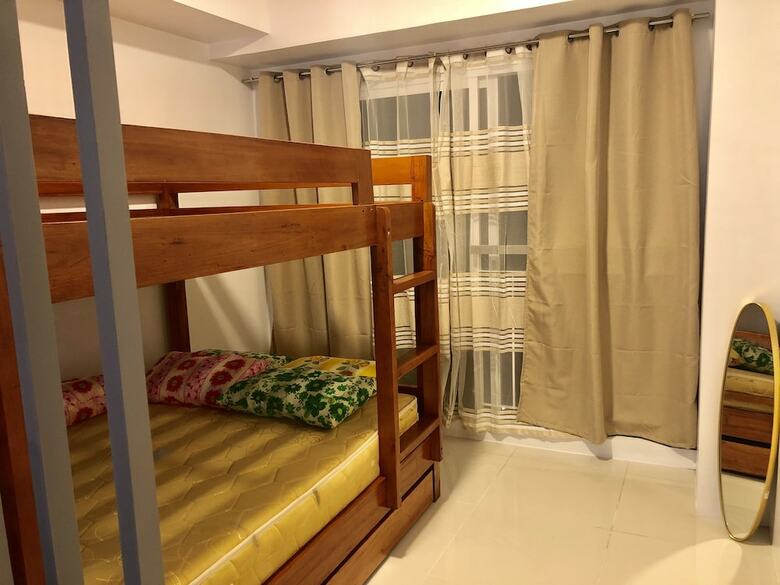 Dr. Calayan's Cozy Wind Residences Tagaytay Taal View