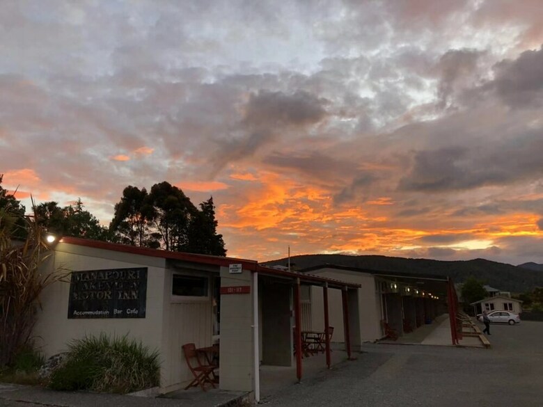 Hotel Manapouri Lakeview Motor Inn