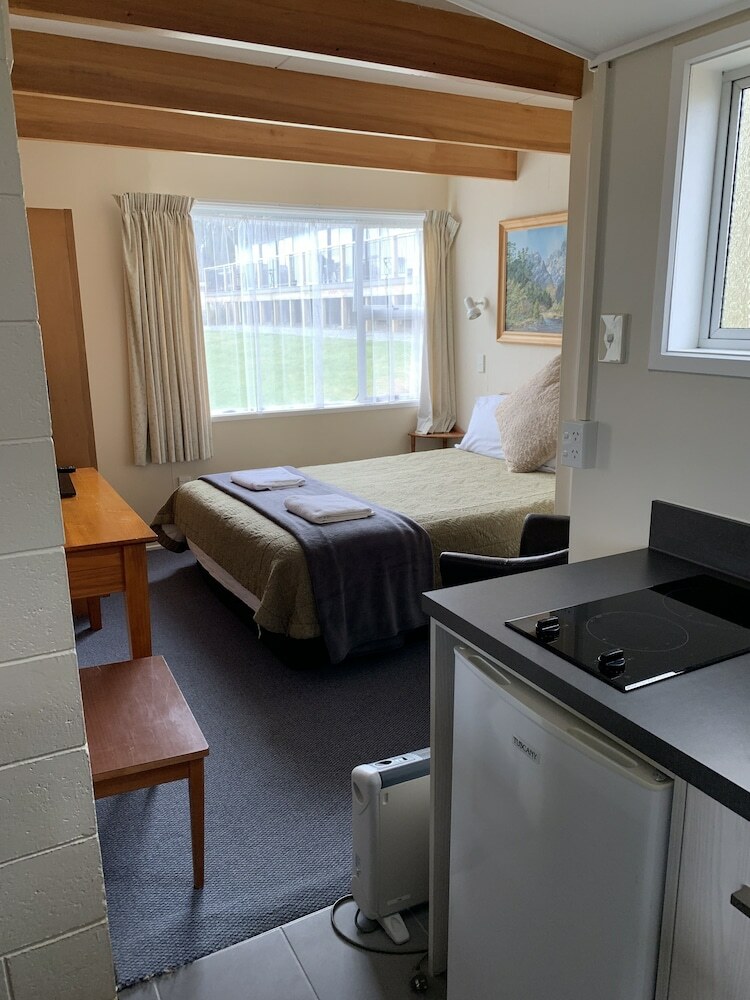 Hotel Manapouri Lakeview Motor Inn
