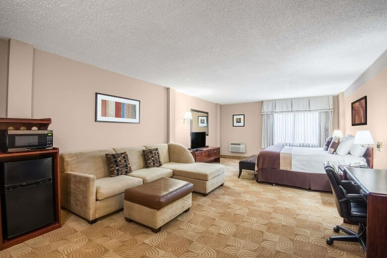 Hotel Ramada By Wyndham Denver Downtown