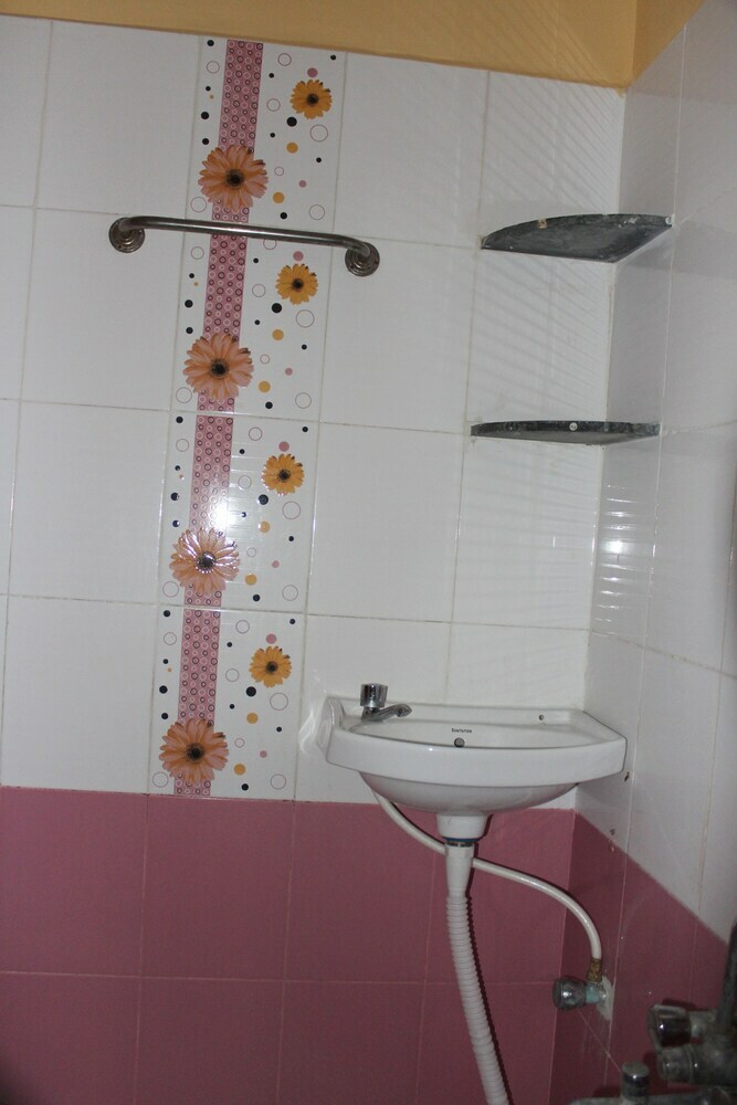 Hotel Sai Murugan Lodge