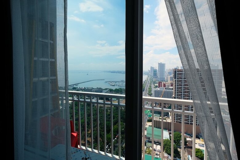 Breeze Residences Roxas Boulevard Manila