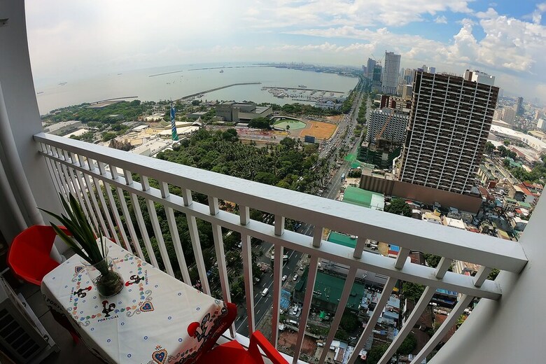 Breeze Residences Roxas Boulevard Manila
