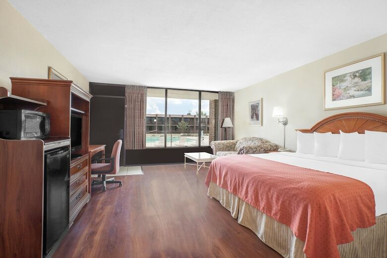 Hotel Baymont By Wyndham Paris