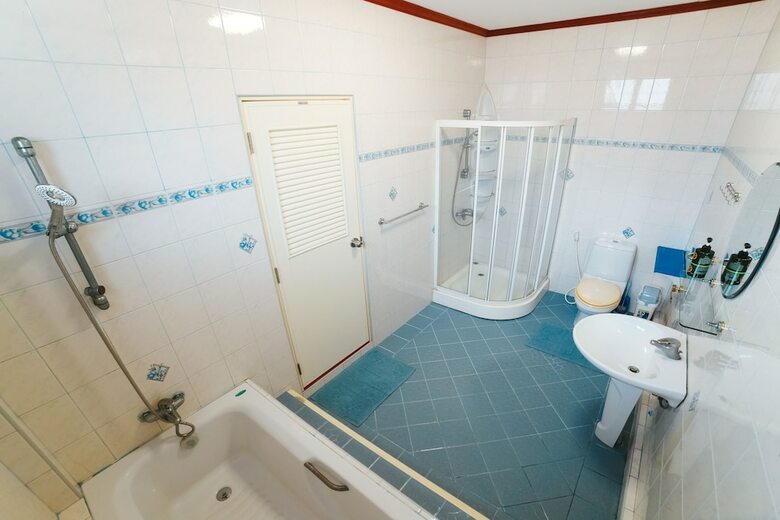 5 Bedrooms Pool Villa Behind Phuket Z00
