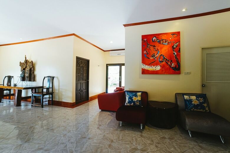 5 Bedrooms Pool Villa Behind Phuket Z00