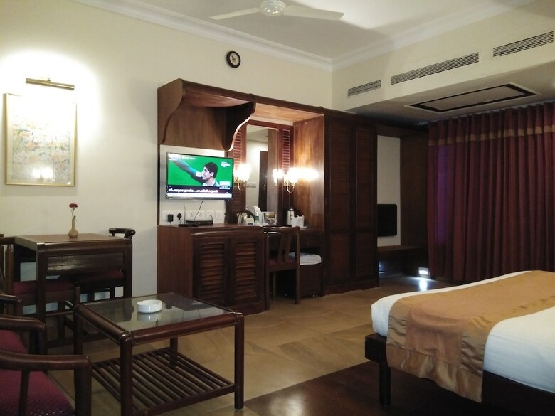 Hotel Yuvarani Residency