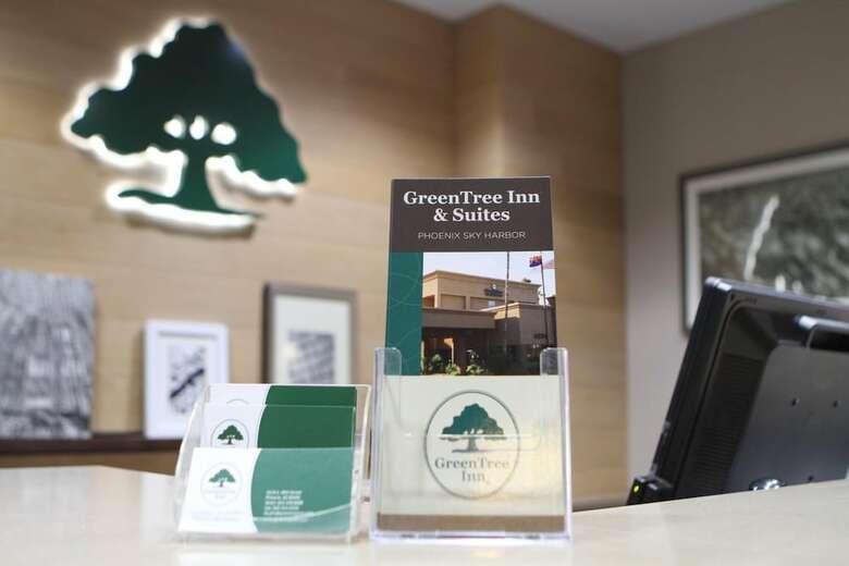 Hotel Greentree Inn & Suites