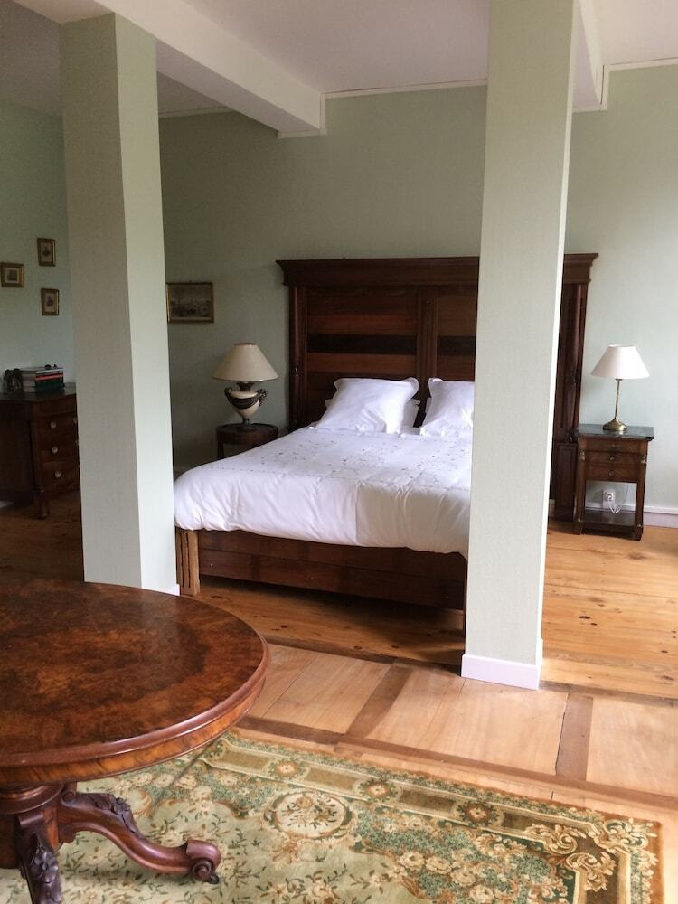 Bed & Breakfast Chateau Du Val Larbont