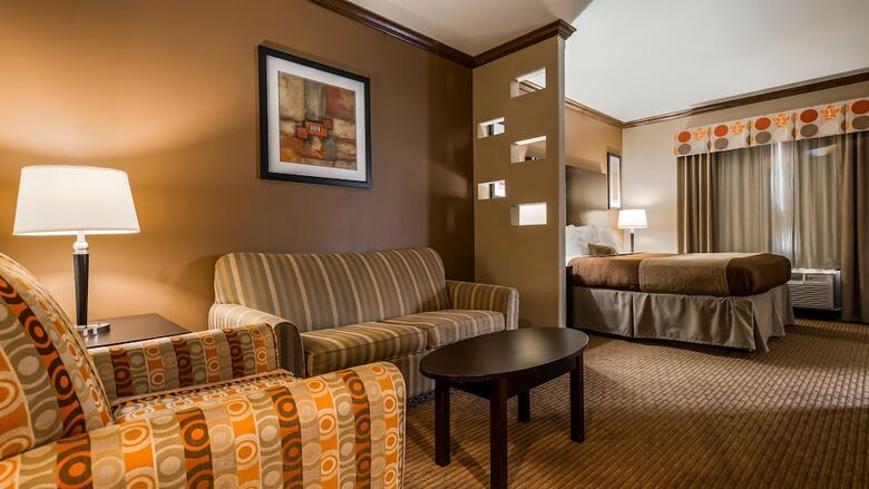 Best Western Plus Texoma Hotel & Suites