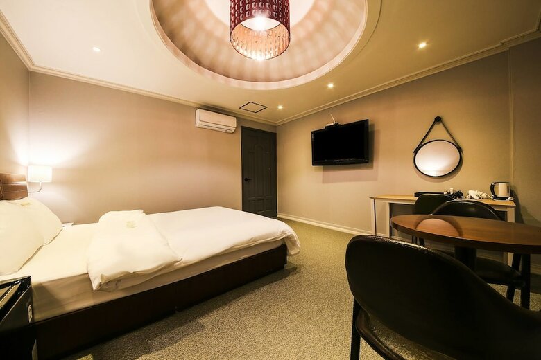 Hotel Honeymoon