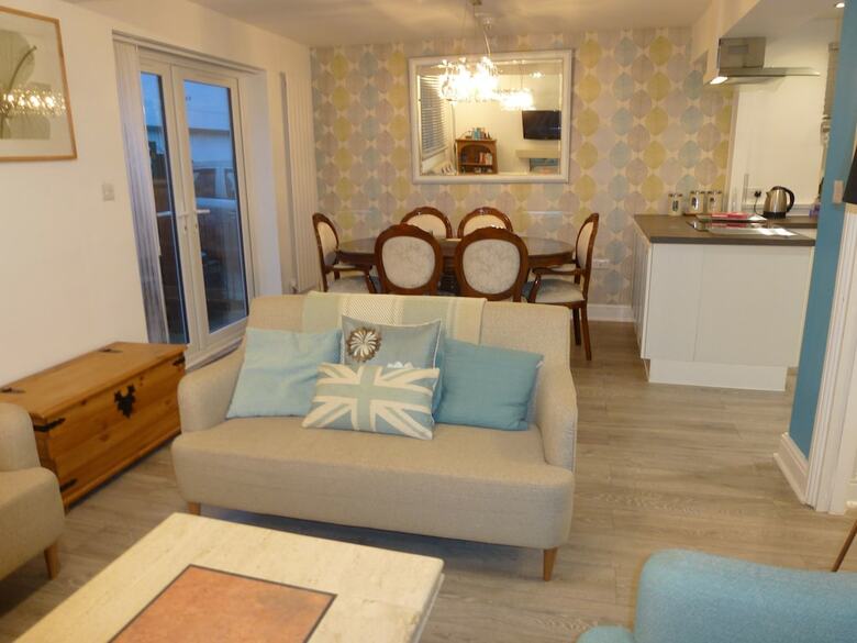 Lakeside Lodge