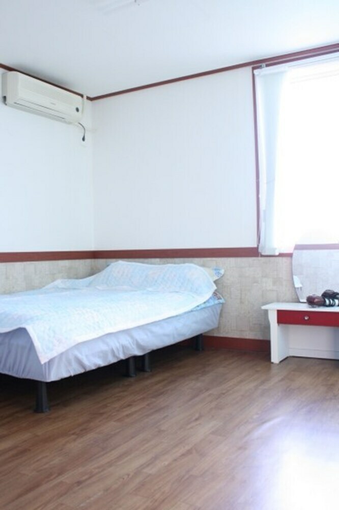 Hostal De Borah Guesthouse - Hostel