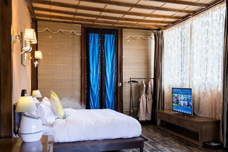 Hotel Buddhahood & Lotus Villa