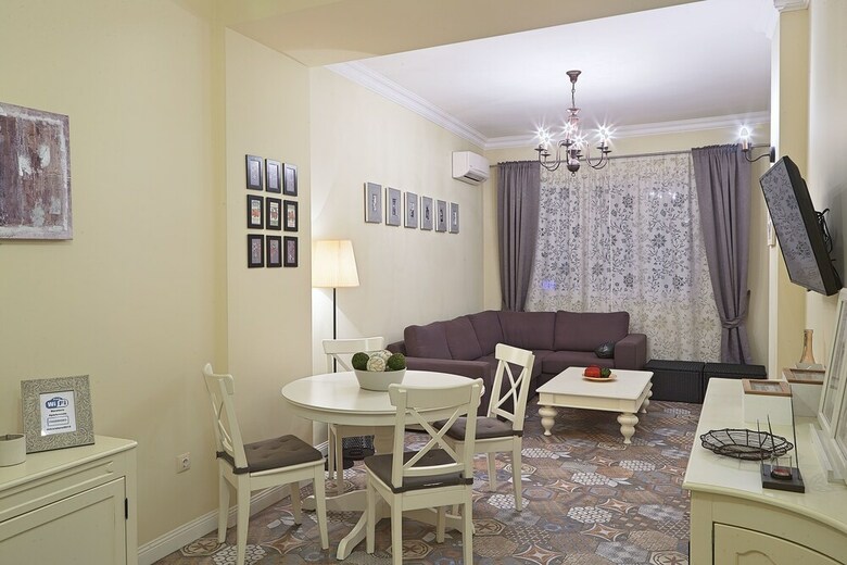 Baratero City Corner Apartment