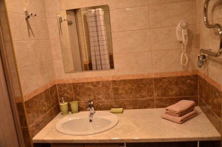 Apart33