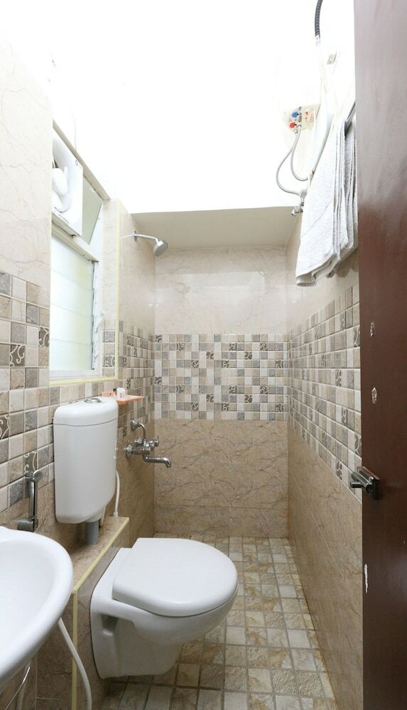 Hotel Oyo 15133 Sharon Residency