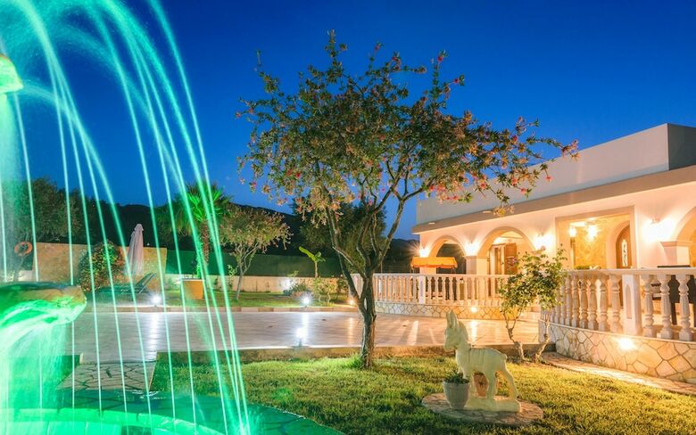 Villa Fontana Holiday Home