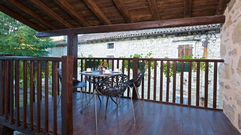 Hotel Traditional Stone House