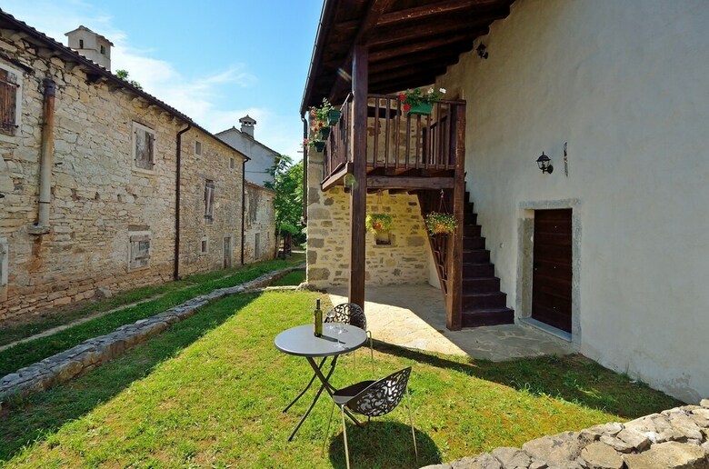 Hotel Traditional Stone House