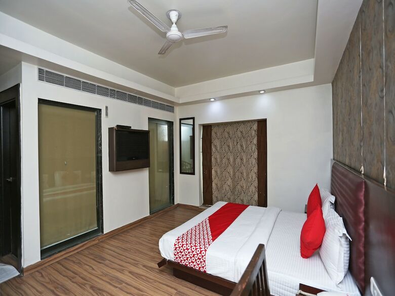 Hotel Oyo 13758 Xs Residency