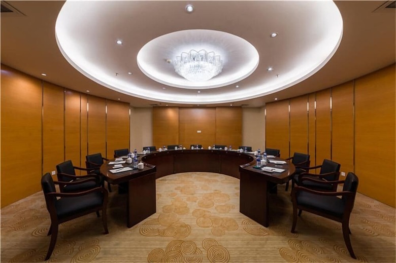Longqi Jianguo Hotel