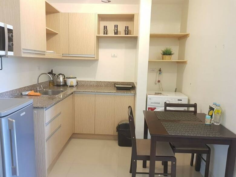 Grand Residences Unit 12n By Comfyrooms
