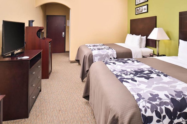 Hotel Sleep Inn & Suites Near Downtown North