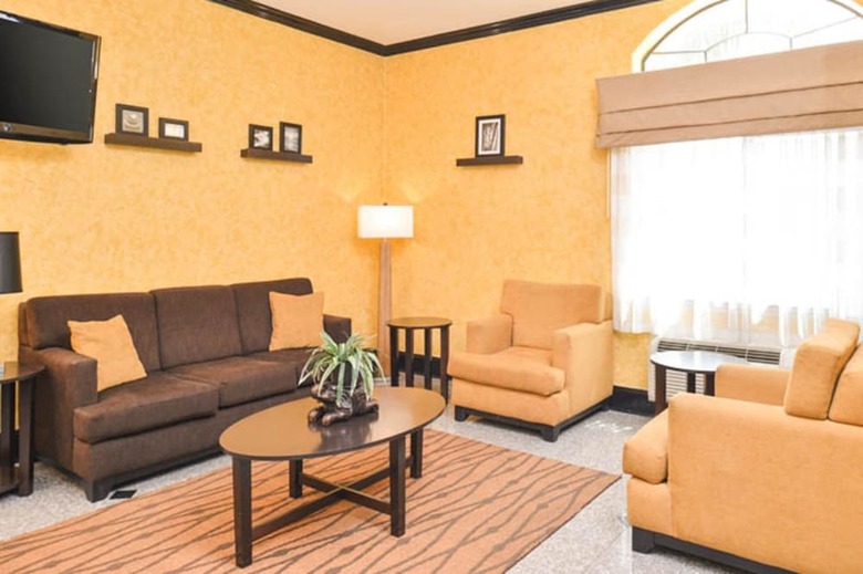 Hotel Sleep Inn & Suites Near Downtown North