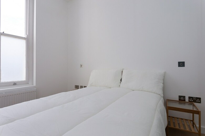 2 Bedroom House In Primrose Hill