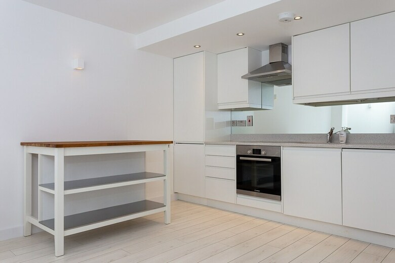 2 Bedroom House In Primrose Hill