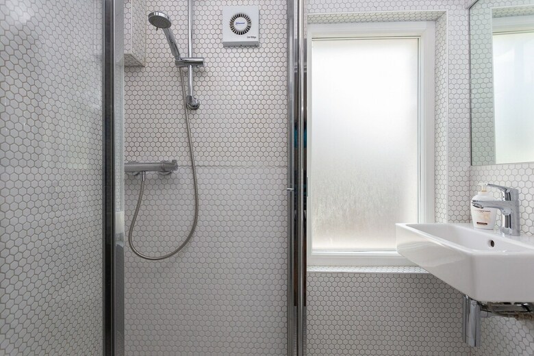 2 Bedroom House In Primrose Hill