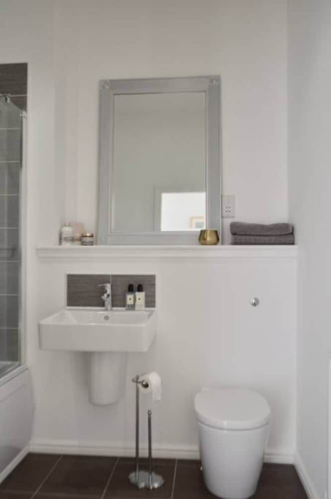 2 Bedroom Apartment In Pilton